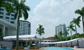 Khi mà cả hai phía trong thương vụ đều đang im lặng, giá trị của thương vụ là đề tài của nhiều đồn đoán