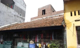 Ngôi nhà cổ của ông Đạo bị chặt đôi để xây nhà cao tầng