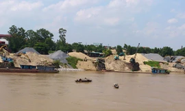 Người chồng nhẫn tâm ném vợ xuống sông khai gì?