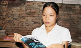 Hoàn cảnh của Lê Thị Yến cũng như tựa đề cuốn sách: Vượt lên số phận. Ảnh: Hoàng Lam