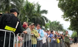 Hàng trăm thương binh xếp hàng mua vé cổ vũ trận Việt Nam - UAE