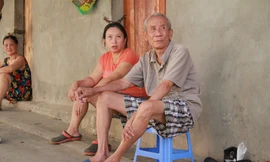 Người dân khu lao động Long Biên khốn đốn trong nắng nóng 'đổ lửa'