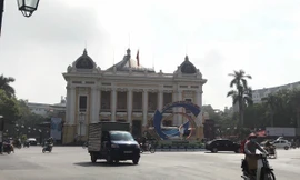 Hà Nội cấm hút thuốc ở 30 điểm du lịch: Người dân, du khách nói gì?