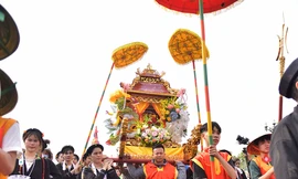 Người dân nô nức kéo về lễ hội Tây Thiên 