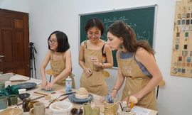 Giới trẻ Hà Nội háo hức học làm gốm dịp cuối tuần 