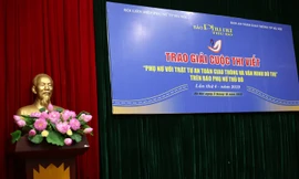 Trao giải cuộc thi viết Phụ nữ với TTATGT và văn minh đô thị 