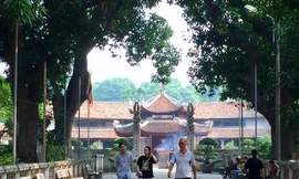 Rằm tháng 7 giữa dịch COVID: Chùa, phủ Hà Nội vắng người cúng lễ