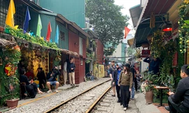 Cà phê đường tàu xuất hiện trở lại bất chấp lệnh cấm