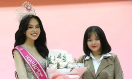 Em gái Hoa hậu Thanh Thủy: "Sợ chị bận thi, mình không dám nhắn tin, dồn nỗi nhớ vào tranh"