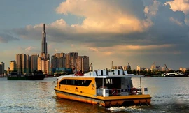 Ý tưởng Staycation cho kỳ nghỉ lễ: Du ngoạn trên Waterbus, nghỉ tại khách sạn kiểu Pháp