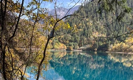 Hai cung đường Cửu Trại Câu: Dù đông đúc hay tĩnh lặng, đều có ý nghĩa riêng