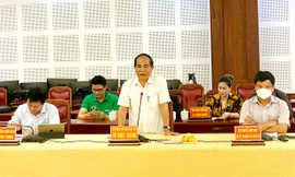 Ông Võ Ngọc Thành (đứng) xin nghỉ hưu trước tuổi