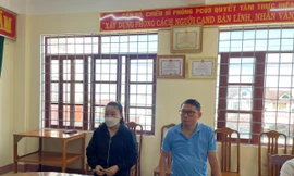 Giám đốc Đặng Thành Dư (phải) và bà Nguyễn Thị Hằng tại Cơ quan Cảnh sát điều tra. Ảnh: Đình Văn 