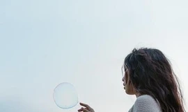 Nếu anh ấy không yêu bạn, mọi nỗi đau đều là giả tạo