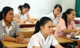 Lại cấm mang máy ghi âm, ghi hình vào phòng thi