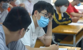 Hình ảnh hơn 3.700 thí sinh dự thi lớp 10 trường chuyên ở Hà Nội