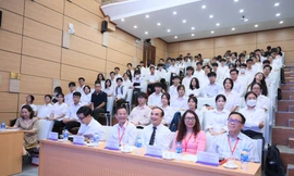Hiệu trưởng Trường ĐH Y Hà Nội nhắn nhủ thủ khoa, sinh viên xuất sắc