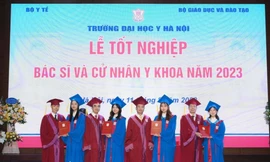 Khóa tuyển sinh có điểm chuẩn cao nhất lịch sử Trường ĐH Y Hà Nội tốt nghiệp