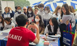 Tuyển sinh đại học năm 2024: Có chứng chỉ ngoại ngữ quốc tế, vào ngành ngôn ngữ học thế nào?