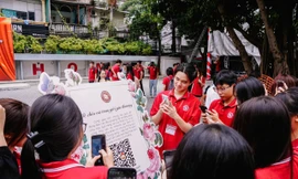 'Lẵng hoa' đặc biệt trong lễ khai giảng trường Đại học Ngoại thương