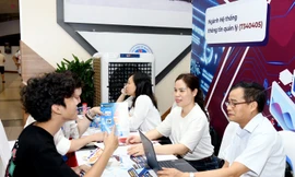 Thí sinh thực hành đăng kí xét tuyển đại học năm 2024 từ hôm nay