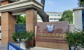 Tạm dừng công việc giảng dạy đối với giảng viên bị tố quấy rối nữ sinh