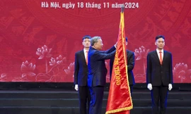 Trường ĐH Kinh tế - ĐH Quốc gia Hà Nội nhận Huân chương Lao động hạng Ba