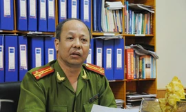 Thượng tá Nguyễn Văn Việt -Trưởng Phòng CSĐT tội phạm về trật tự xã hội, Công an tỉnh Vĩnh Phúc trao đổi với báo chí chiều nay. Ảnh: Tuấn Nguyễn