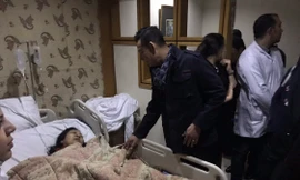 Đại sứ Việt Nam tại Ai Cập thăm hỏi nạn nhân. (Ảnh: BNG)