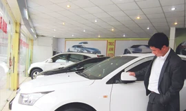 Trước sức ép phí, lệ phí, thuế thị trường ô tô trở nên ảm đạm. Ảnh: PV