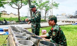 Bên trong trận địa pháo hoa trước giờ khai hỏa mừng Quốc khánh