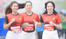Dàn hoa, á hậu hoà cùng không khí sôi động của đường chạy Tiền Phong Marathon