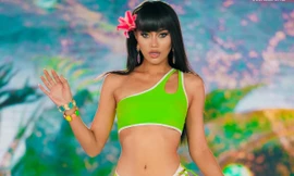 Thí sinh Hoa hậu Hòa bình Thái Lan ngã vì múa khi diễn bikini