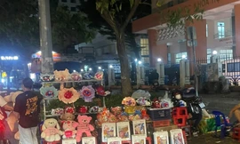 Nỗi buồn người bán hoa, quà... dịp Valentine