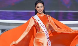 Thí sinh Hoa hậu Indonesia mặc kín mít thi áo tắm 