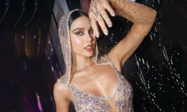 Á hậu Hoàn vũ gây tranh cãi vì mặc xuyên thấu, catwalk uốn éo