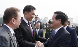 Chủ tịch nước và Tổng thống Mông Cổ thăm Bộ Tư lệnh Cảnh sát Cơ động