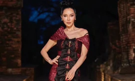 Hoa hậu Chuyển giới gây tranh cãi khi diễn catwalk lố lăng 