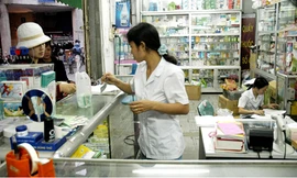 Năm 2020, 100% thuốc kháng sinh phải có đơn thuốc mới được bán. Ảnh: Hồng Vĩnh