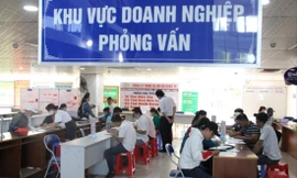 Các công ty cần nhiều lao động nhưng vẫn khó tuyển dụng. Ảnh minh họa: Hương Chi