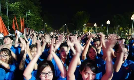 Các đảng viên trẻ tiêu biểu tại buổi lễ tổng kết tối 26/8. Ảnh: Như Ý