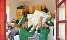 Tang vật thu giữ tại Đồn biên phòng Vĩnh Nguơn.  ẢNH: HÒA BÌNH 