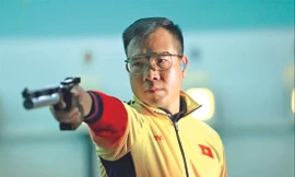 Xạ thủ Hoàng Xuân Vinh tự tập tại nhà ở khoảng thời gian cách ly