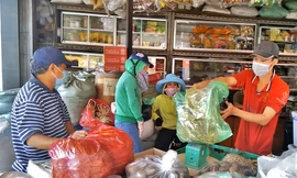 Nhiều người tìm đến phố thuốc Đông y tại TPHCM để tìm thuốc chống cảm cúm