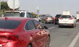 Xe con quay đầu, gây ùn tắc cho cầu Thăng Long sáng 18/1