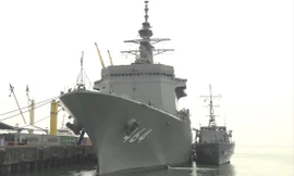 Hai tàu quét mìn thuộc Lực lượng Tự vệ trên biển Nhật Bản cập cảng Tiên Sa