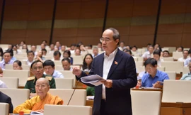 ÐBQH, Bí thư Thành ủy TPHCM Nguyễn Thiện Nhân phát biểu tại hội trường