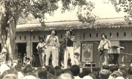 Nhạc sỹ Trần Tiến trong một lần du ca