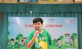 Đại sứ môi trường Nguyễn Như Khôi trong buổi tuyên truyền học sinh Thủ đô bảo vệ môi trường. Ảnh: CTV