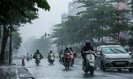 Gió mùa đông bắc tràn về, miền Trung mưa lớn